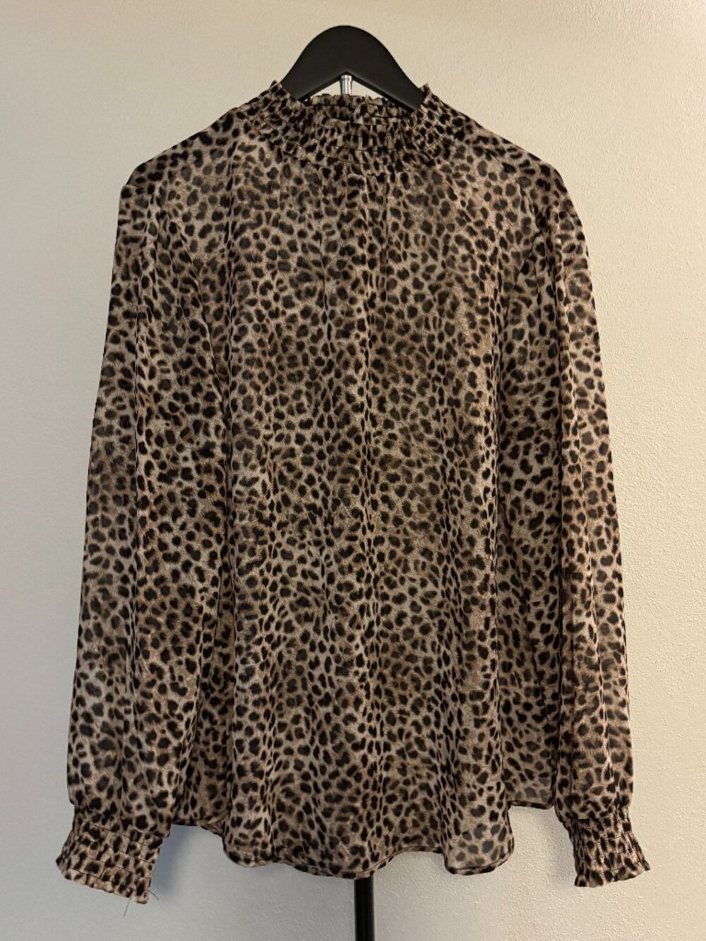 Torrid leopard print mock neck top size 0